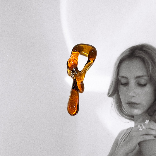 GLASS CHARM AMBER