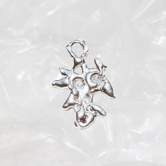 Organic form charm 01